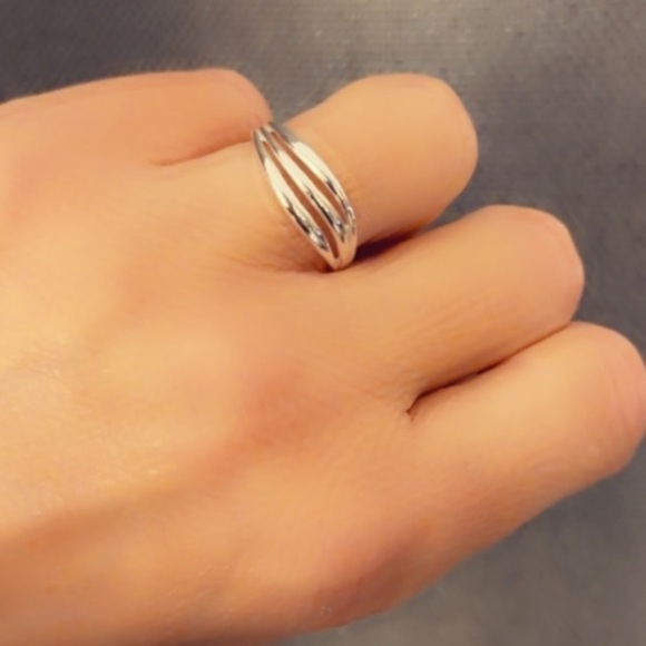 Sterling Silver Simple Ring - Picture 5 of 8